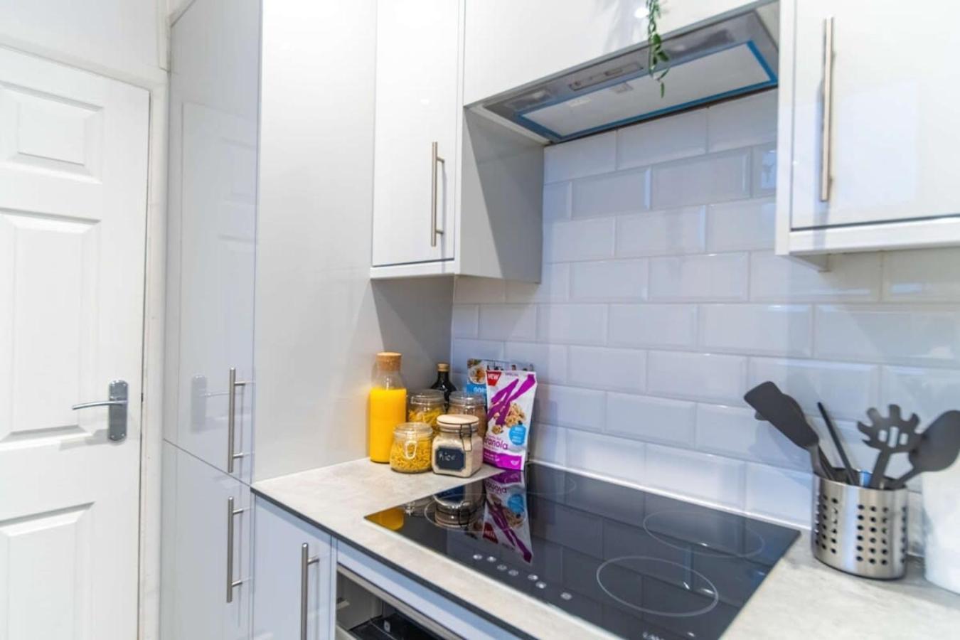 Air - Kensington - Great Location