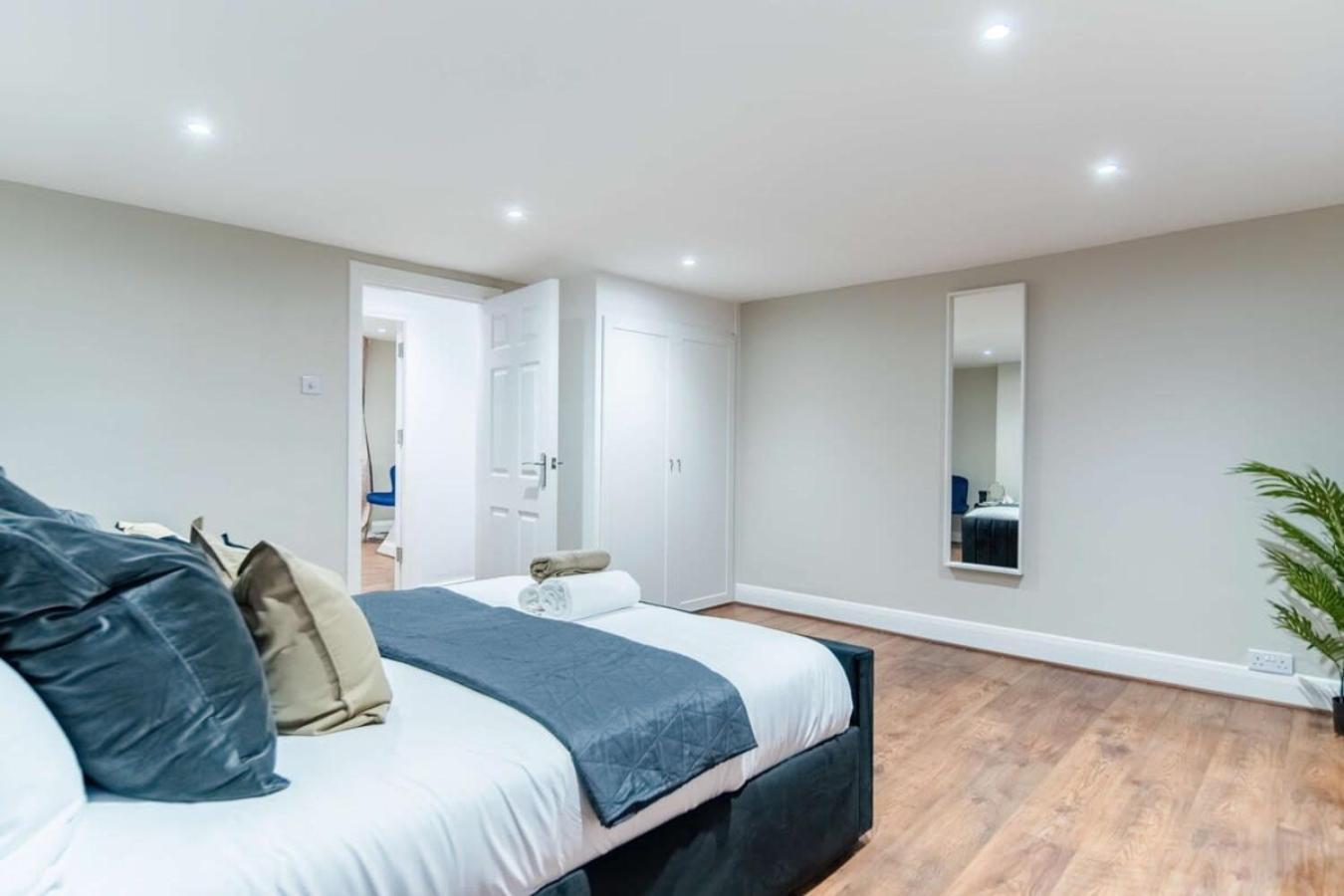 Air - Kensington - Great Location