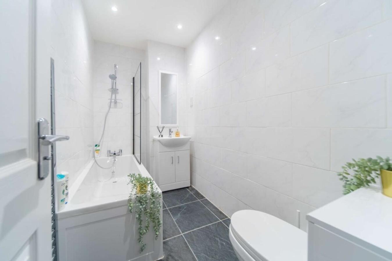 Air - Kensington - Great Location